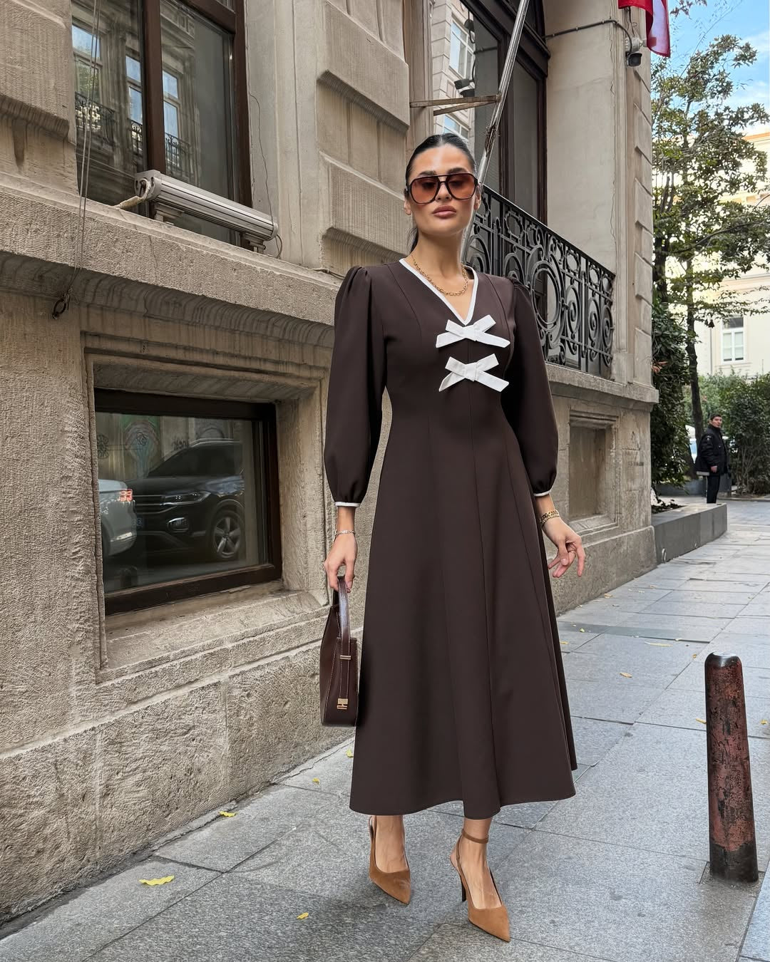 #kahverengielbise #balonkol #kurdeledetaylı #poliviskon #kadınelbise #şıkelbise #kadınmoda #fashion #trend #stil