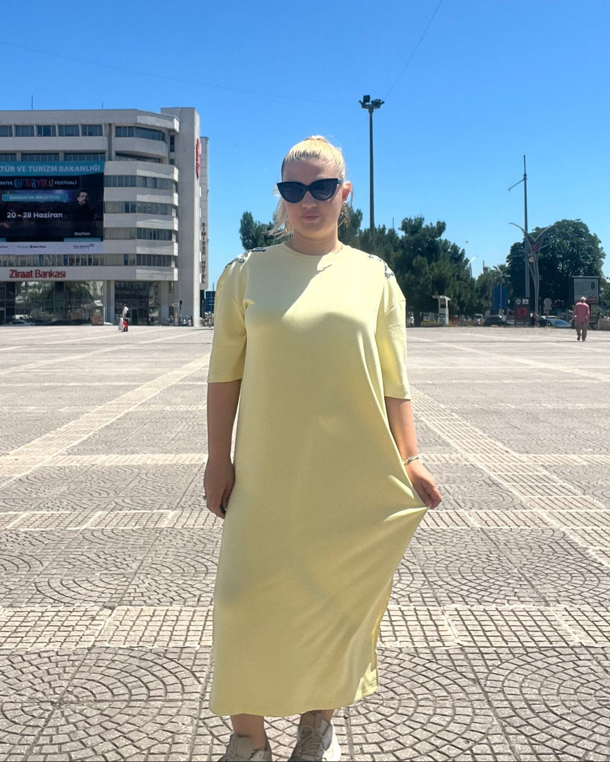 Sarı Omuz Boncuk Detaylı Salaş Penye Kadın Elbise (S-M-L-XL Beden | Rahat & Şık Tasarım)
