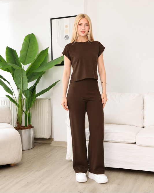 #kahverengitakım #modalkumaş #ikilitakım #oversizetakım #kadıntakım #rahatgiyim #günlükstil #kadınmoda #fashion #trend