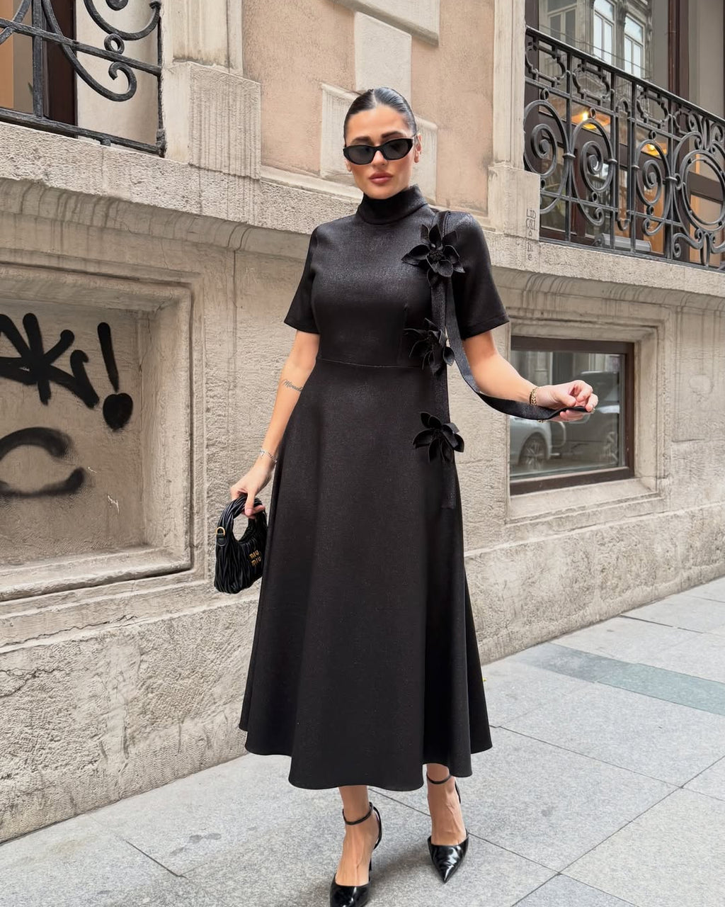 #siyah #elbise #simdetaylı #kuşaklıelbise #kadınmoda #davetstili #şıkelbise #fashion #trend #stil