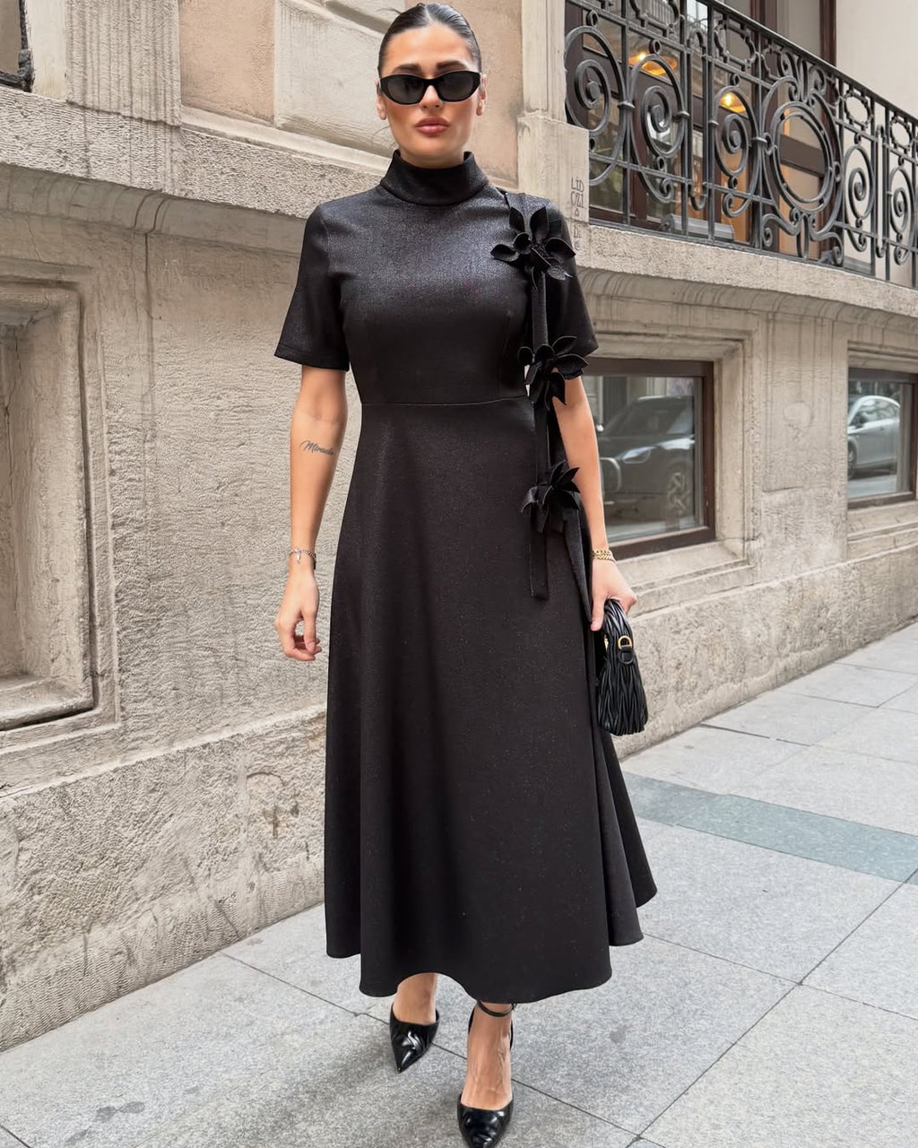 #siyah #elbise #simdetaylı #kuşaklıelbise #kadınmoda #davetstili #şıkelbise #fashion #trend #stil