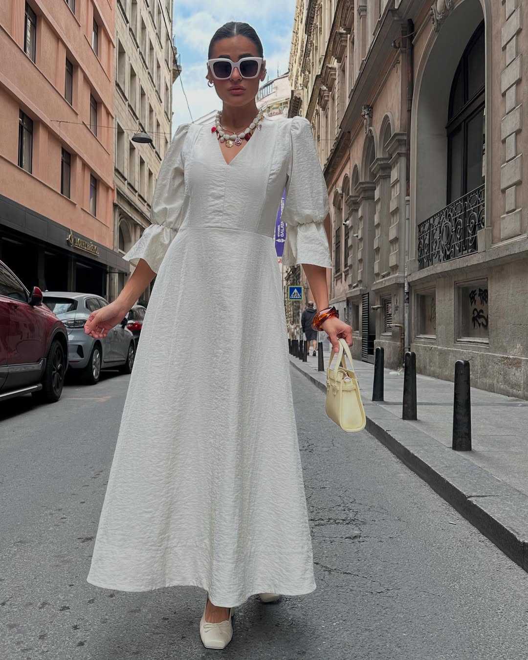 #kremelbise #vyaka #balonkol #kadınelbise #şıkelbise #kadınmoda #günlükstil #fashion #trend #stil