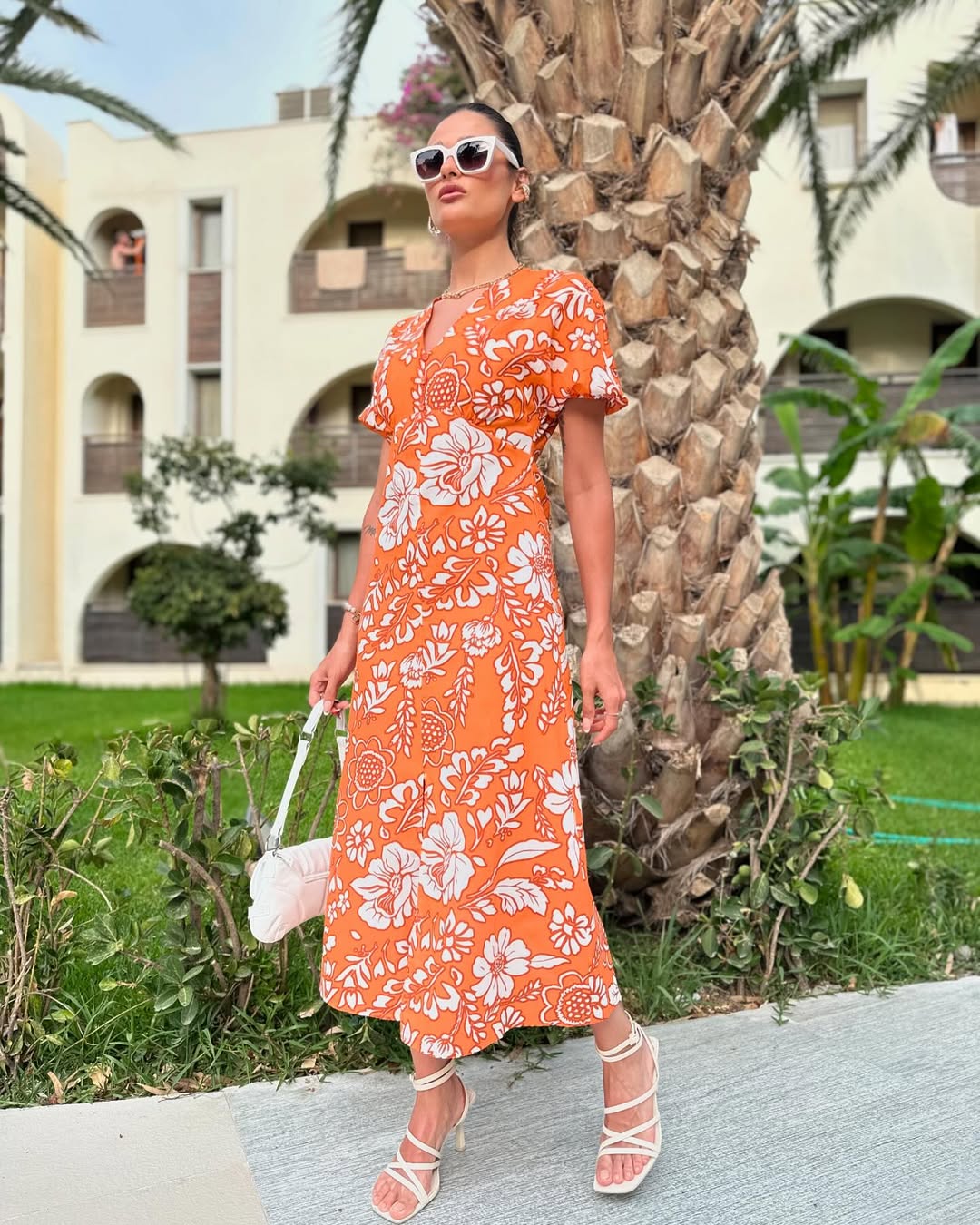 #turuncuelbise #desenlielbise #yırtmaçlıelbise #kadınelbise #yazlıkstil #şıkelbise #kadınmoda #fashion #trend #stil