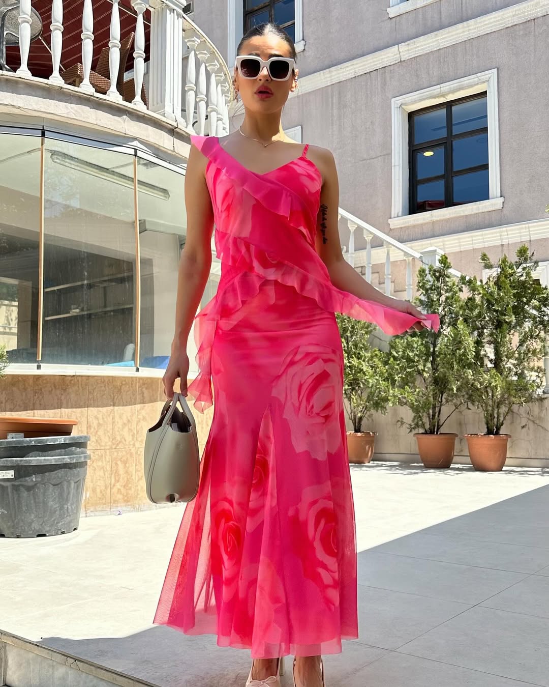 Pembe Şifon Etekli Askılı Asimetrik Kesim Kadın İkili Takım (Zarif & Modern Şıklık)