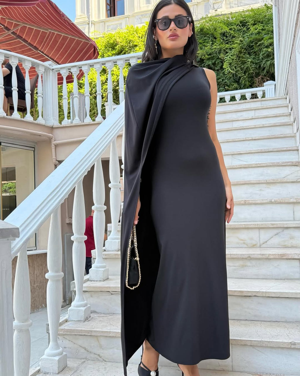 Siyah Sırt Pelerin Detaylı Maxi Boy Kadın Elbise