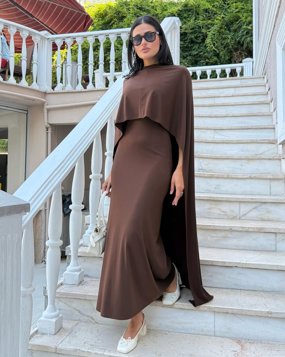 Acı Kahve Sırt Pelerin Detaylı Maxi Boy Kadın Elbise