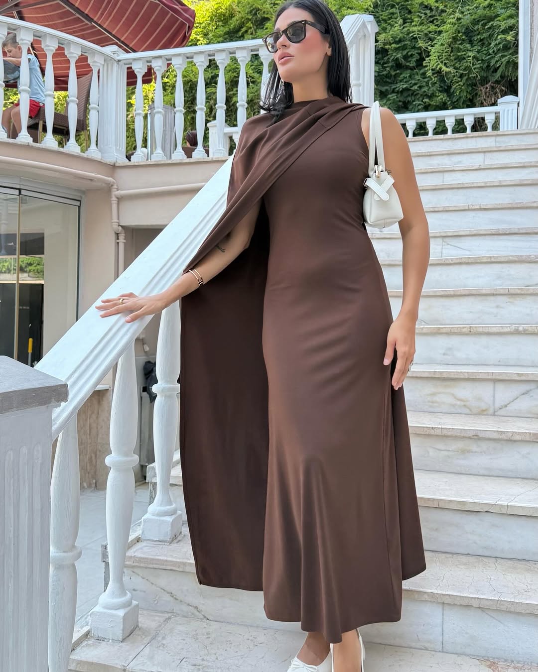 Acı Kahve Sırt Pelerin Detaylı Maxi Boy Kadın Elbise