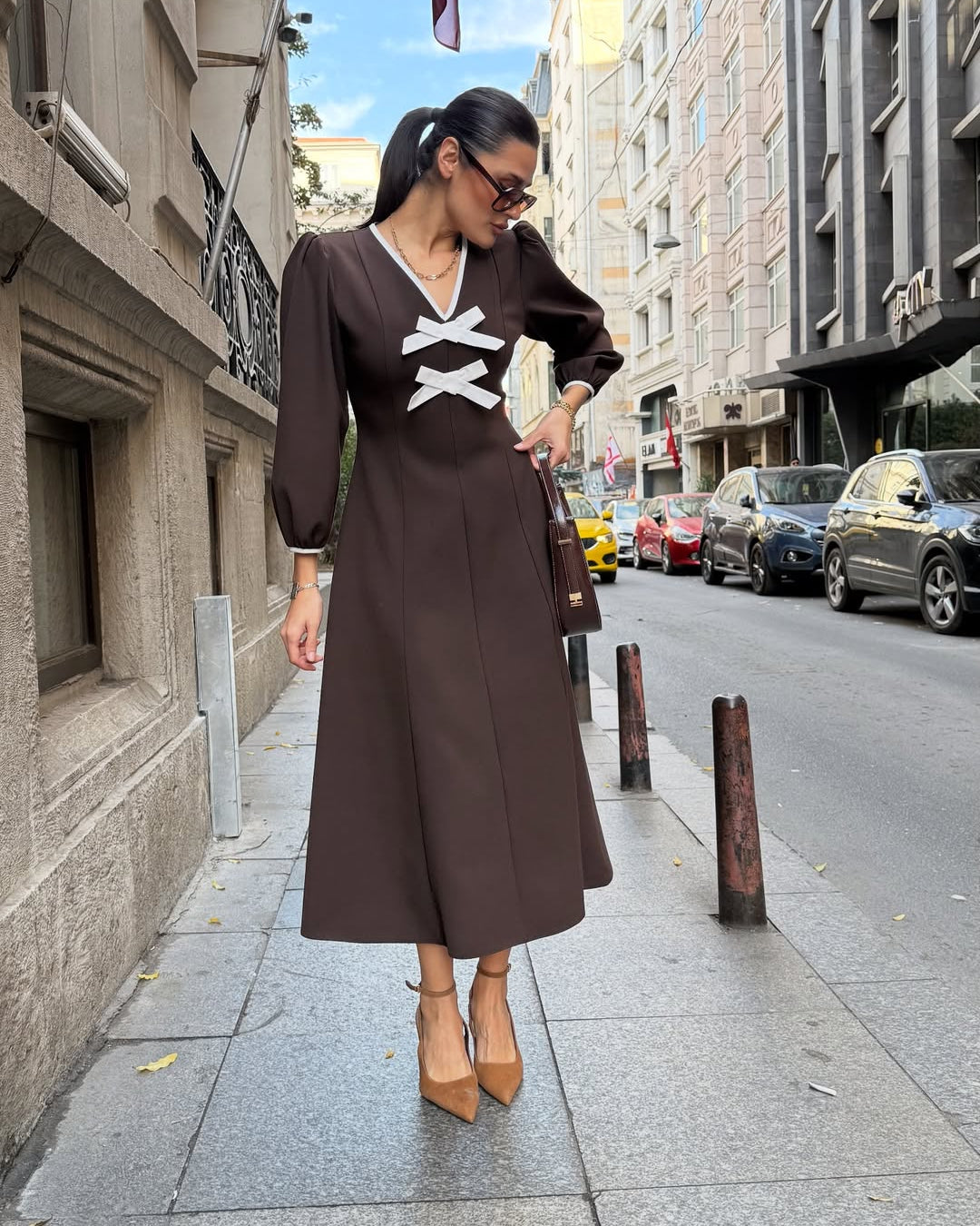 #kahverengielbise #balonkol #kurdeledetaylı #poliviskon #kadınelbise #şıkelbise #kadınmoda #fashion #trend #stil