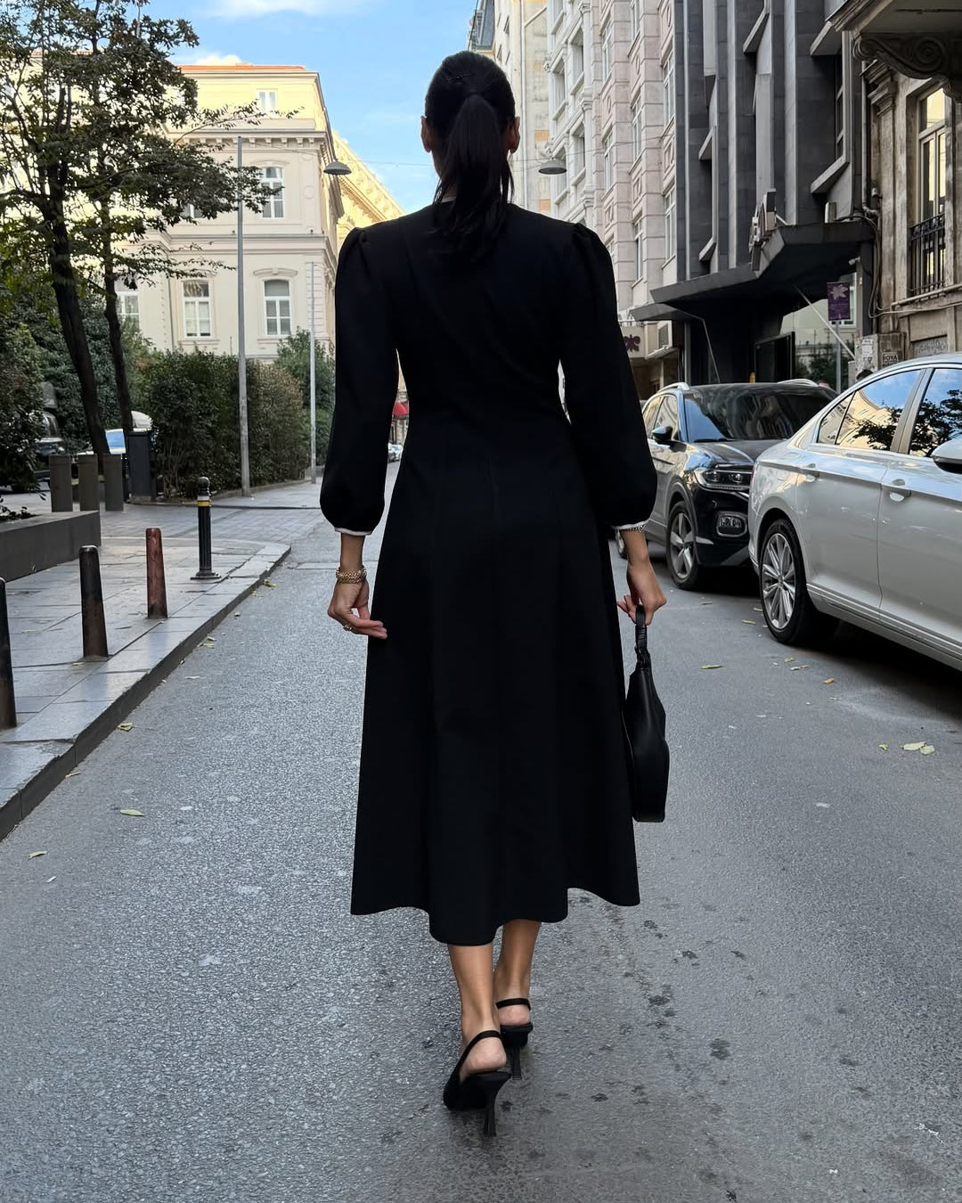 #siyahelbise #balonkol #kurdeledetaylı #poliviskon #kadınelbise #şıkelbise #kadınmoda #fashion #trend #stil