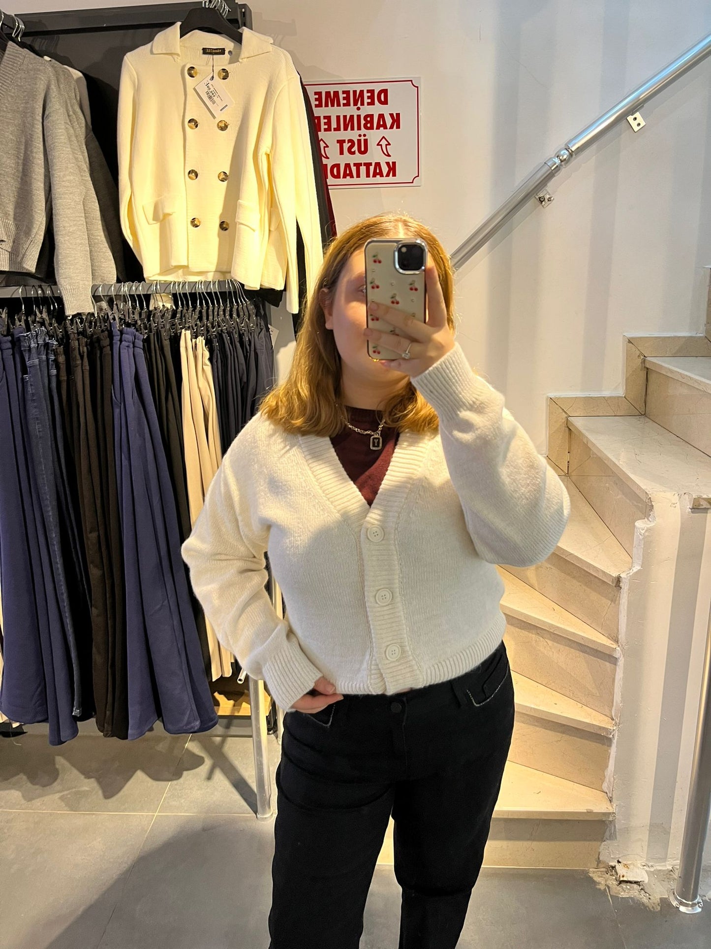 Beyaz Düğme Detaylı Crop Hırka