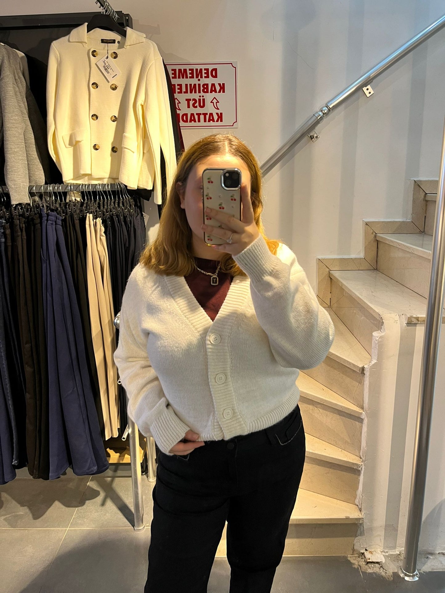 Beyaz Düğme Detaylı Crop Hırka