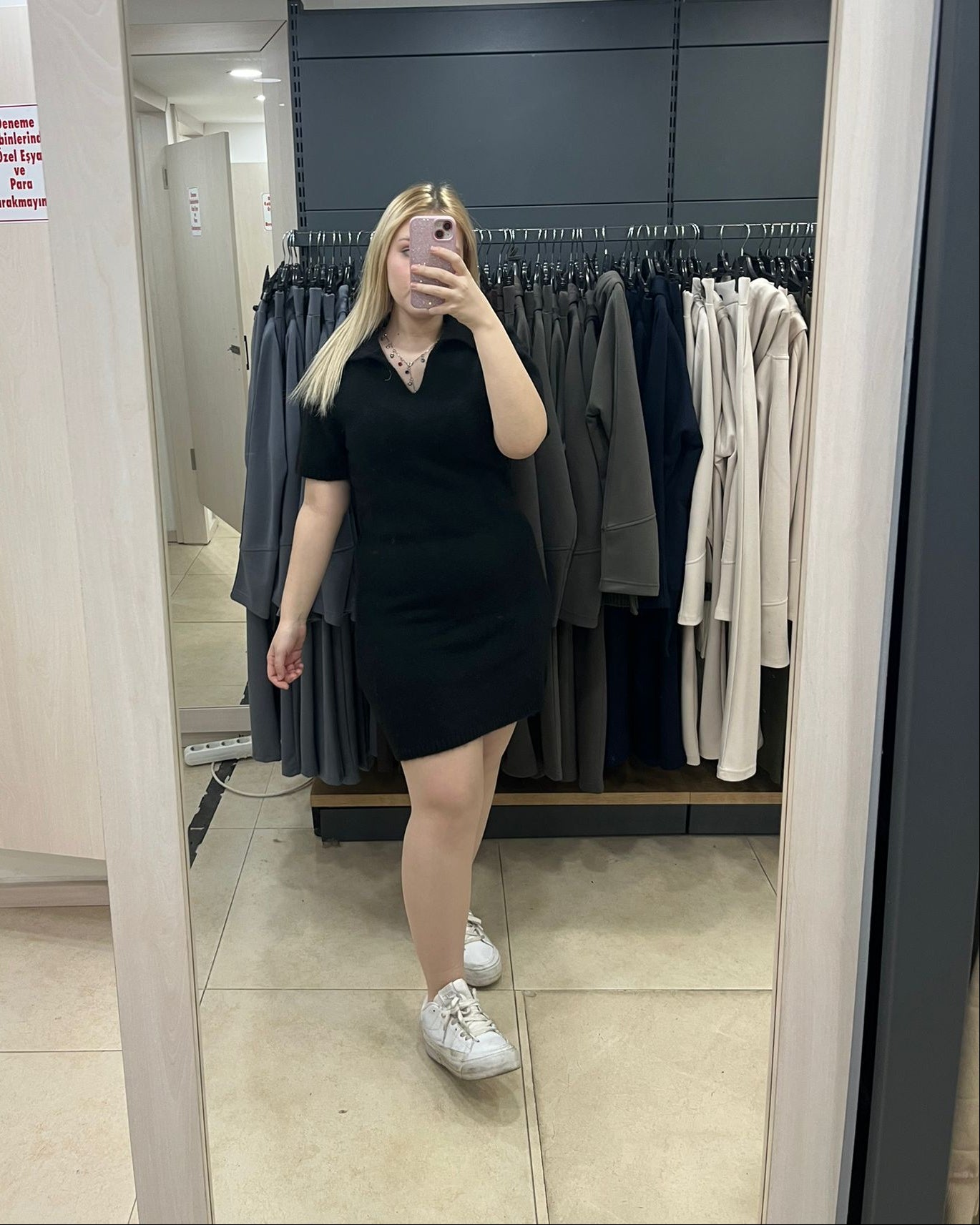 Siyah Yumoş Kısa Kol Kısa Triko Elbise