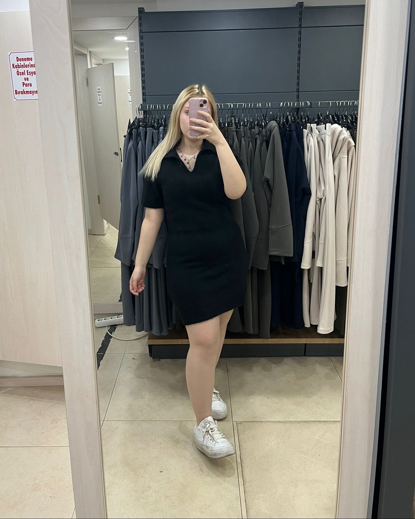 Siyah Yumoş Kısa Kol Kısa Triko Elbise