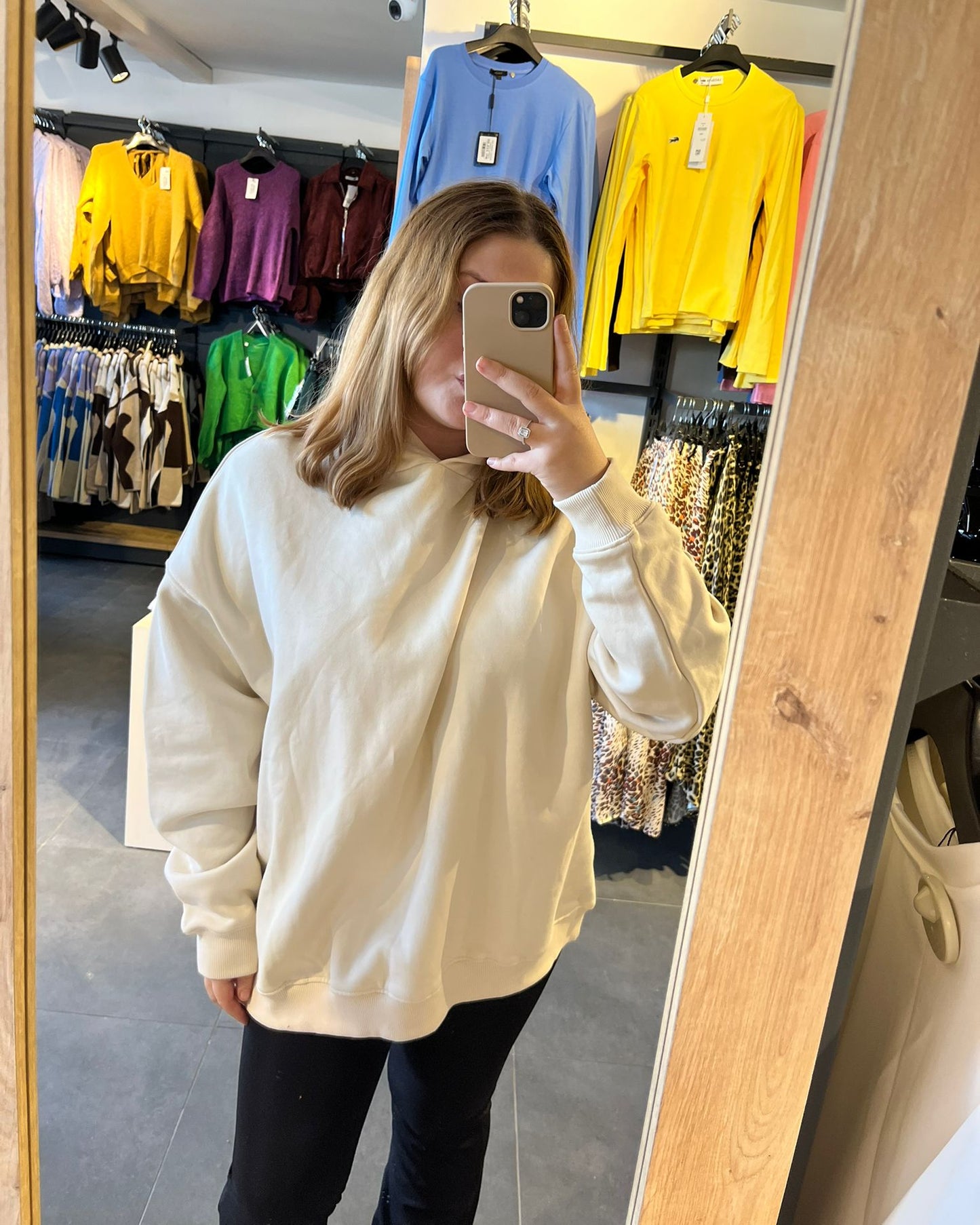 Taş Renk Oversize Şardonlu Kapşonlu Sweatshirt