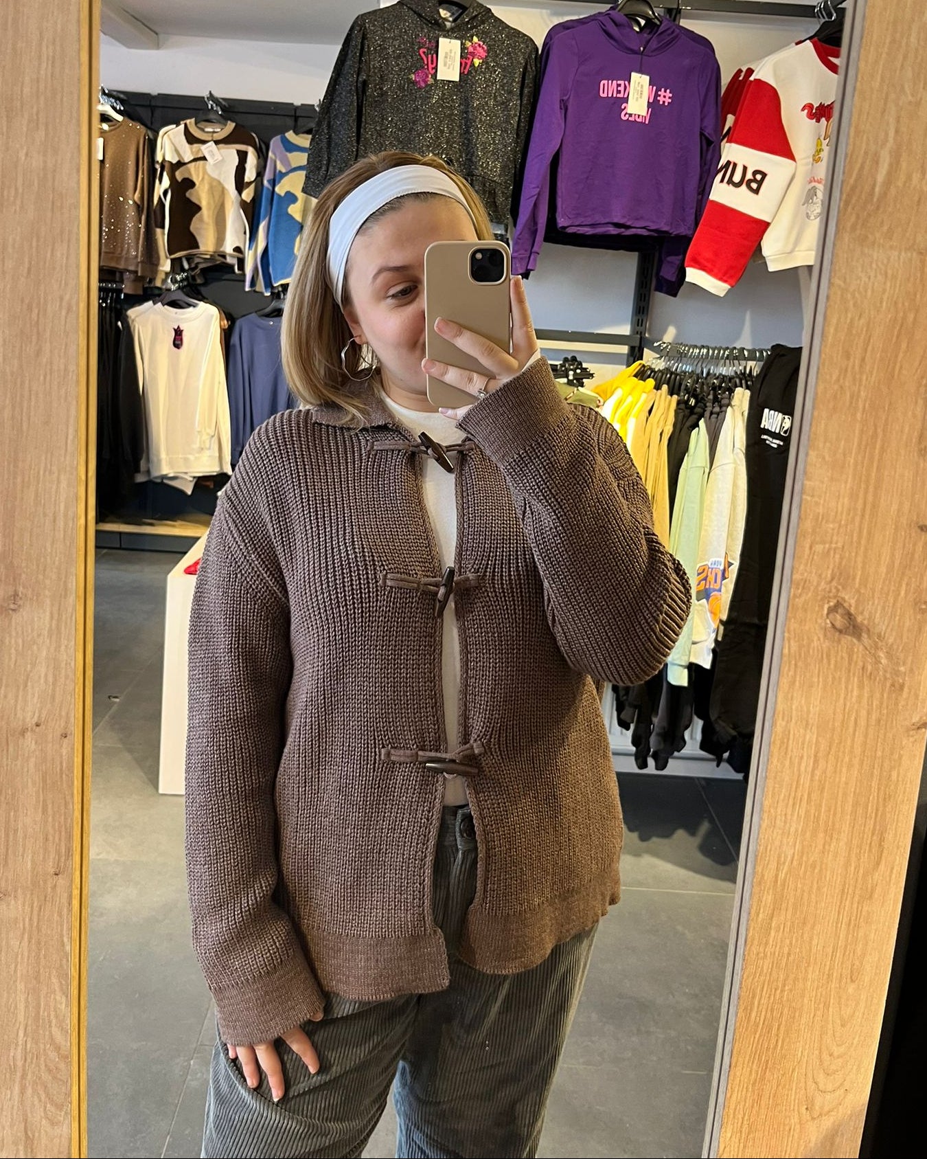 Acı Kahve Düğme Detaylı Kadın Hırka