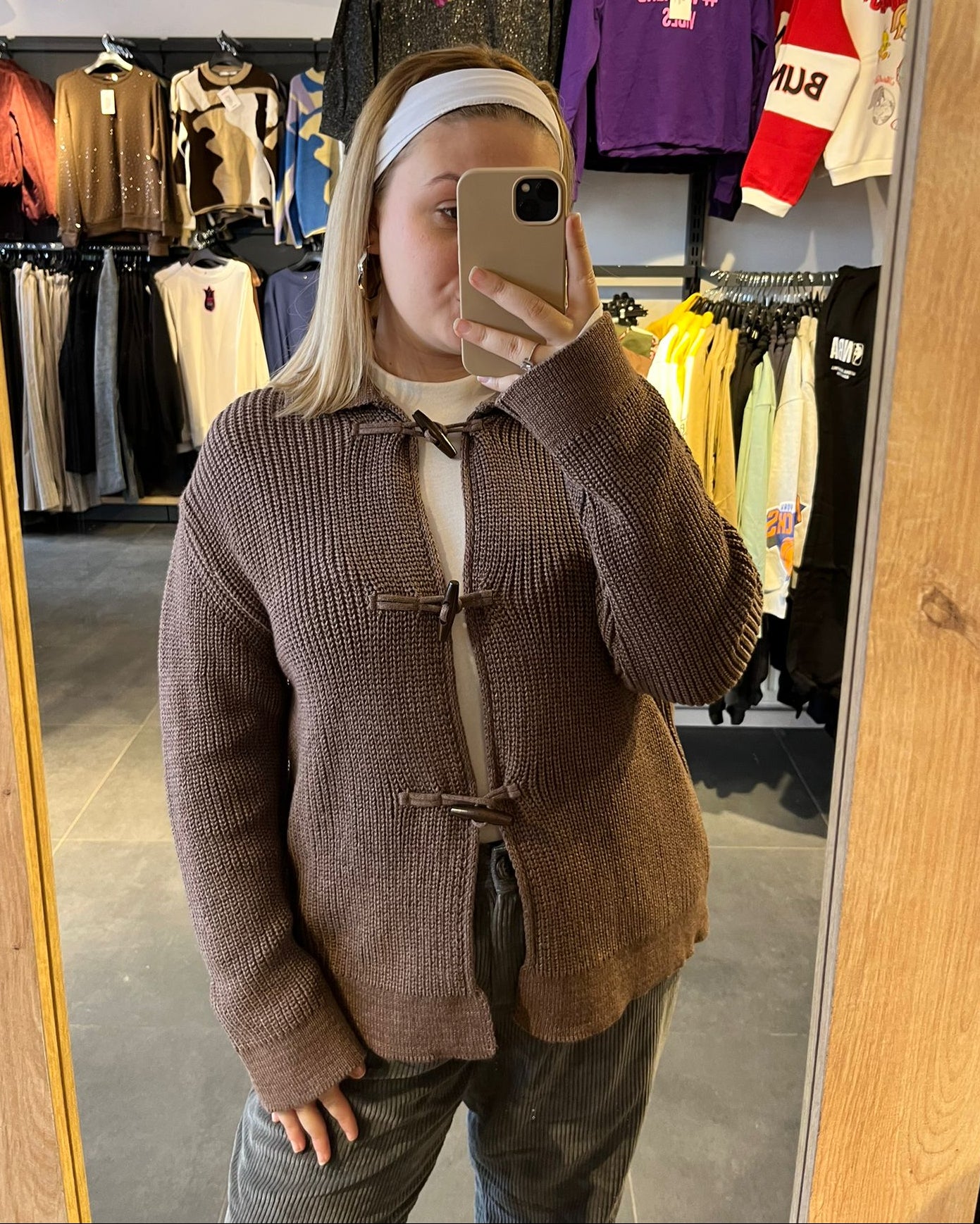 Acı Kahve Düğme Detaylı Kadın Hırka