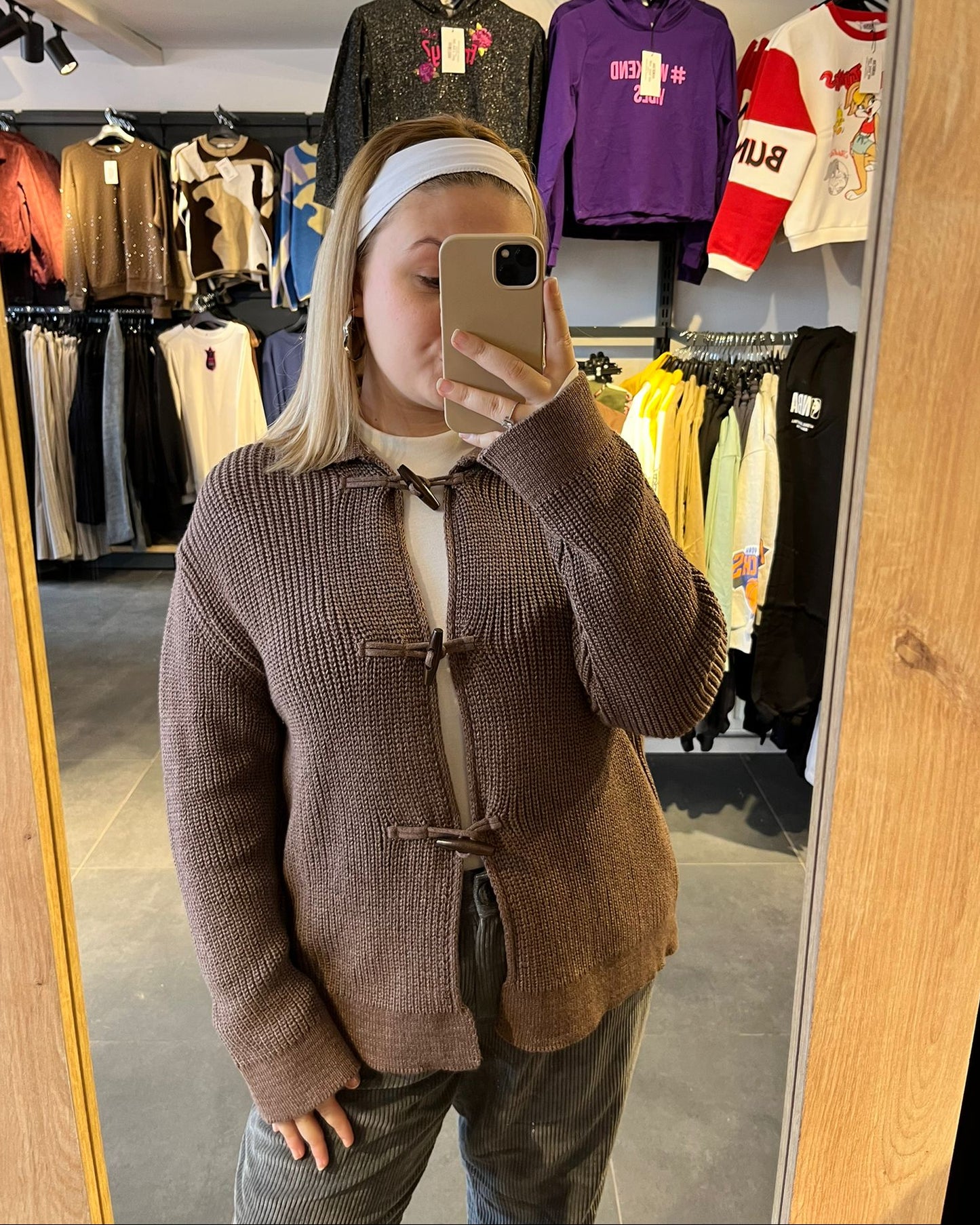 Acı Kahve Düğme Detaylı Kadın Hırka