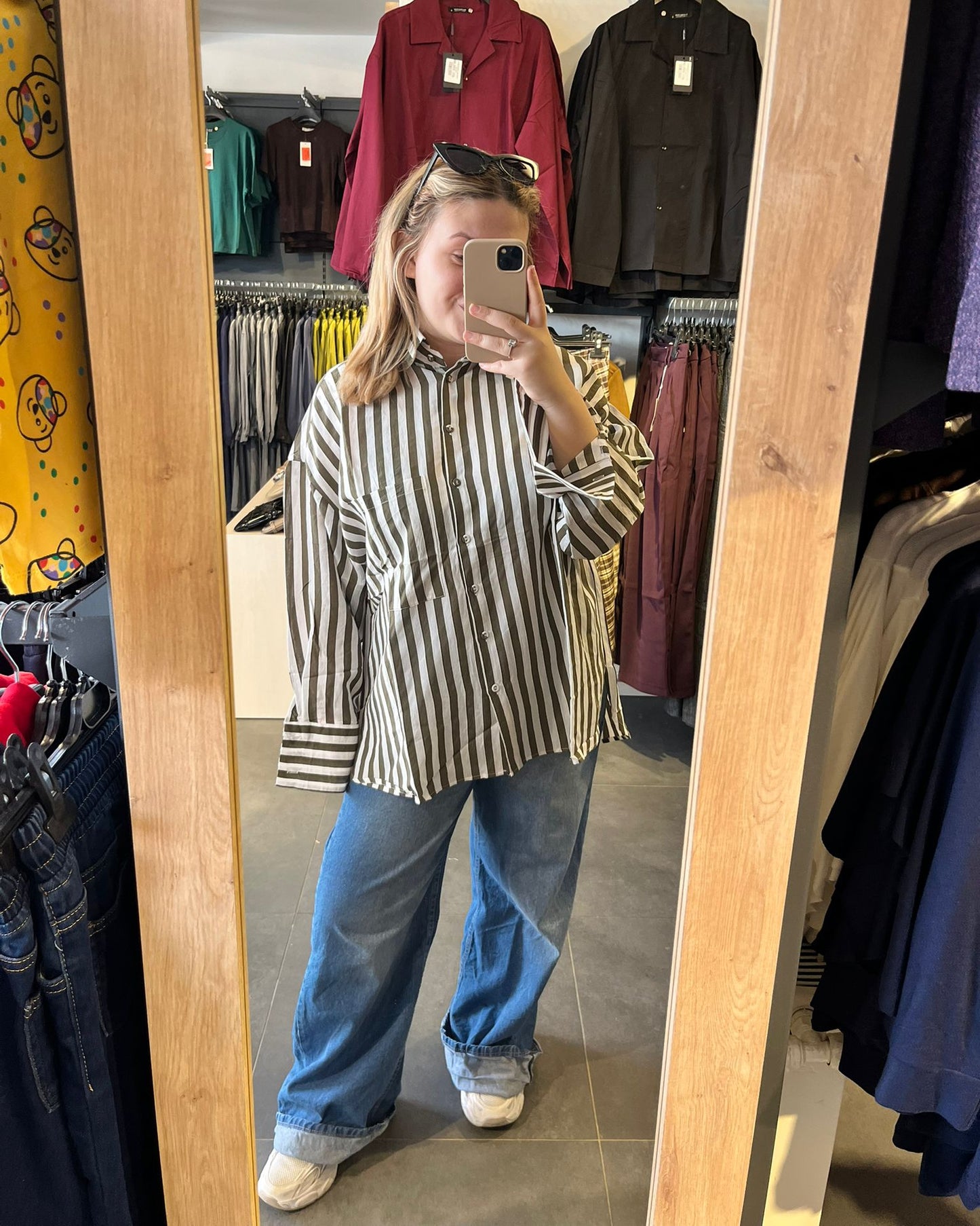 #yeşil #çizgiligömlek #kadınmoda #günlükkombin #ofisstili #rahatstil #trend #minimalstil #stil #gömlek