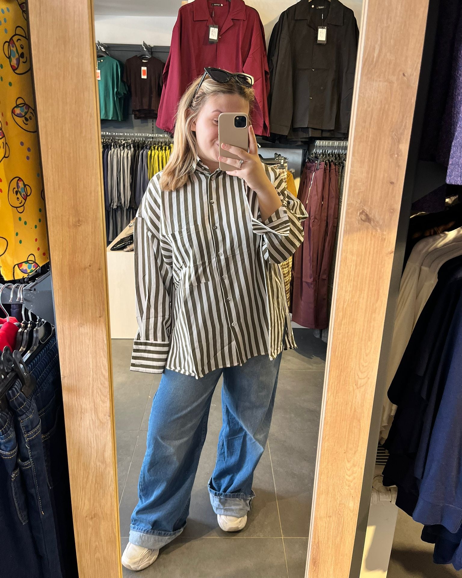 #yeşil #çizgiligömlek #kadınmoda #günlükkombin #ofisstili #rahatstil #trend #minimalstil #stil #gömlek