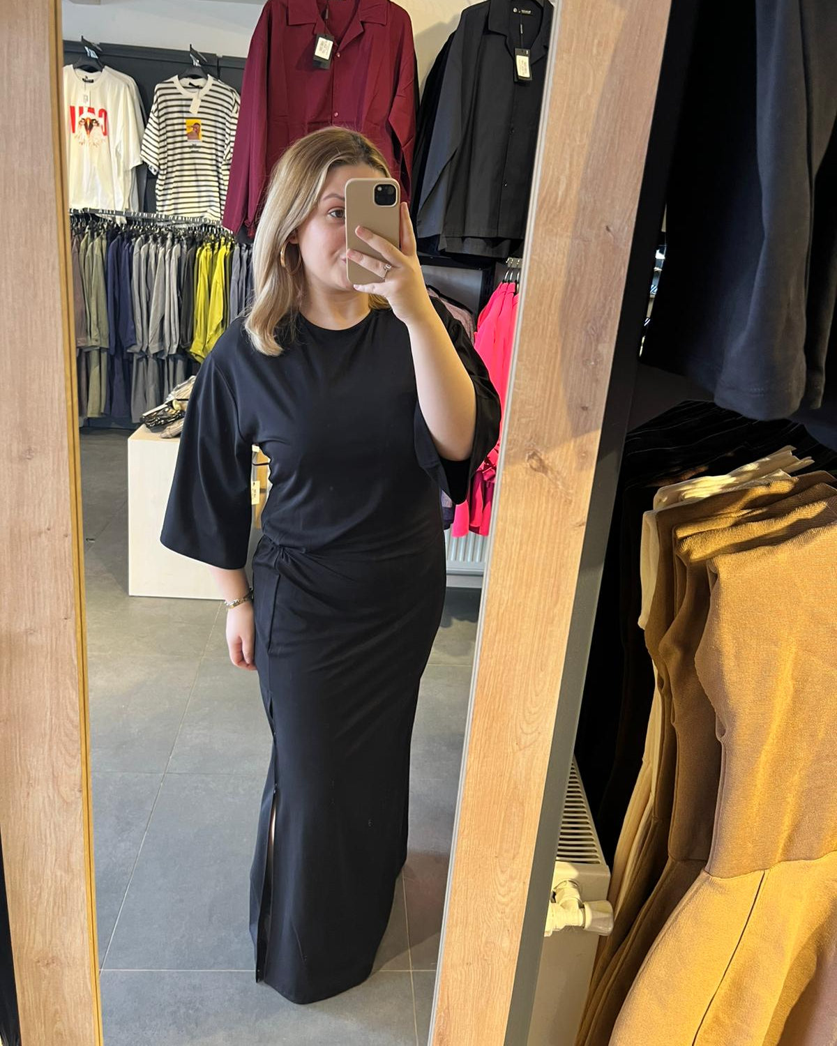 #siyah #elbise #skimsstil #fitelbise #kadınmoda #şıkkombin #minimalstil #trend #feminen #stil