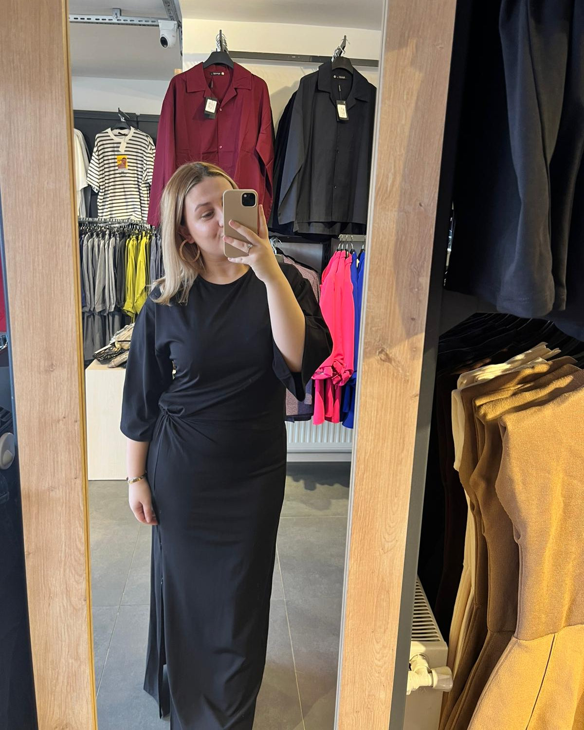 #siyah #elbise #skimsstil #fitelbise #kadınmoda #şıkkombin #minimalstil #trend #feminen #stil