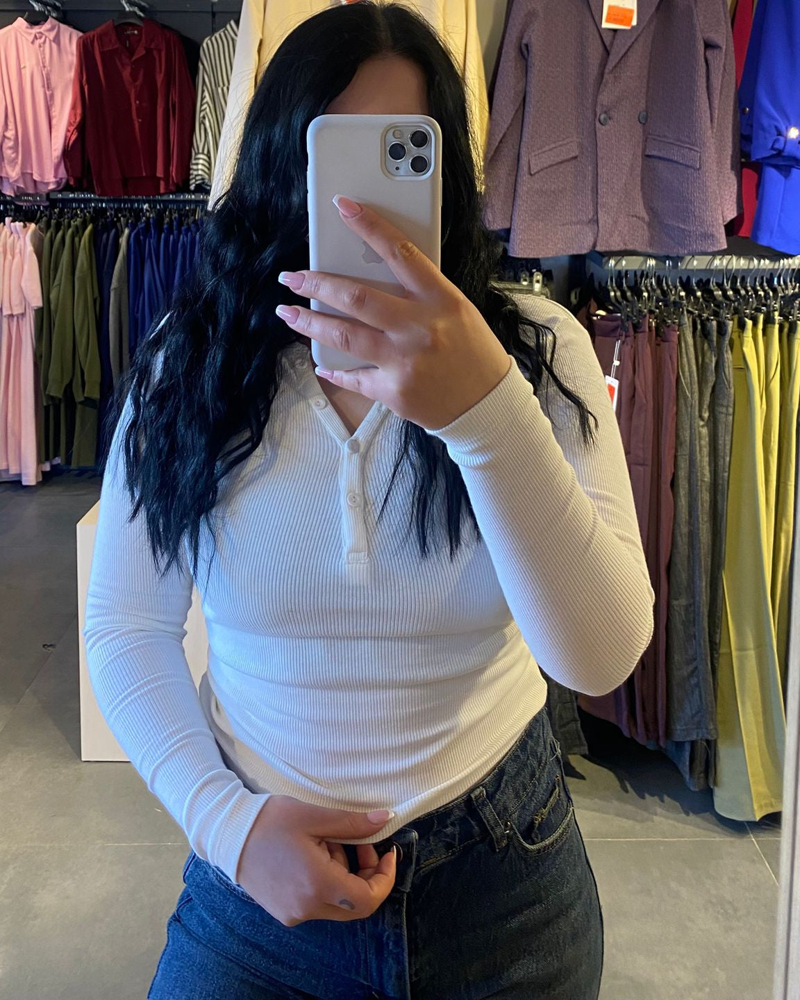 #ekru #bluz #kaşkorse #minimalstil #kadınmoda #şıkkombin #trend #stil #basicstil #kombin
