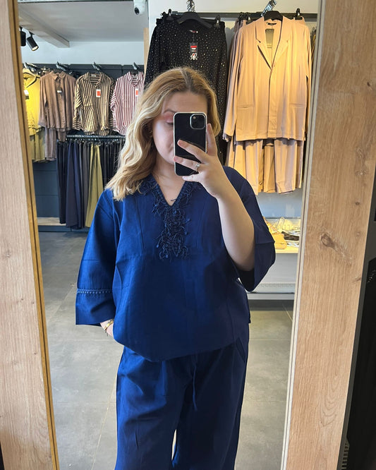 #takım #kadınmoda #şıkkombin #v yaka #lacivert #siyah #trend #stil #günlükkombin #fashion