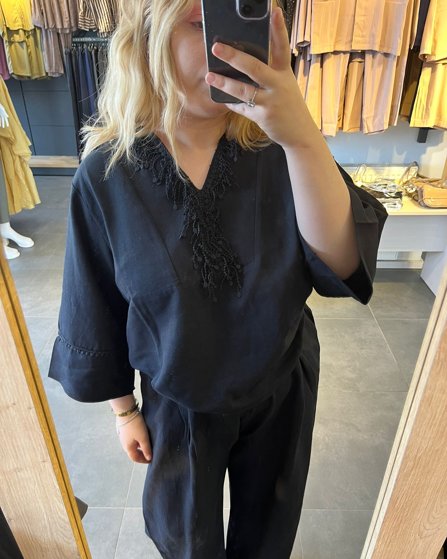 #siyah #dantel #takım #kadınmoda #şıkkombin #gecestili #trend #stil #zarif #fashion