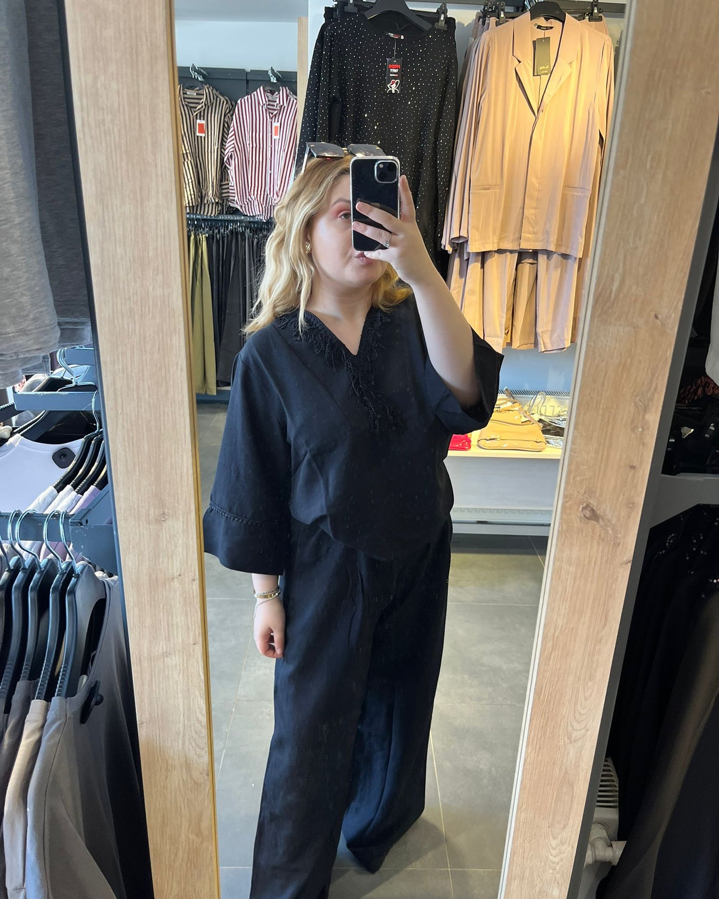 #siyah #dantel #takım #kadınmoda #şıkkombin #gecestili #trend #stil #zarif #fashion