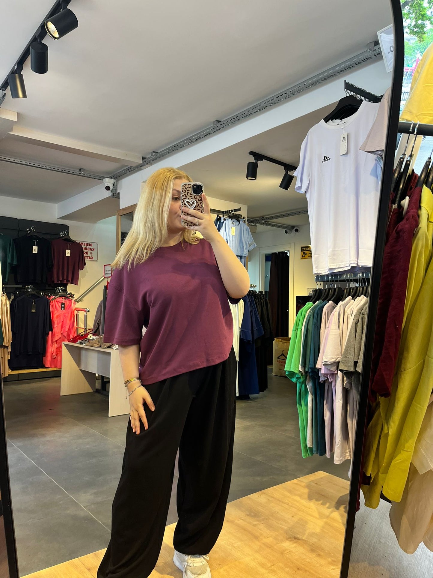 Mor Omuz Vatka Detaylı Bisiklet Yaka Kadın T-Shirt