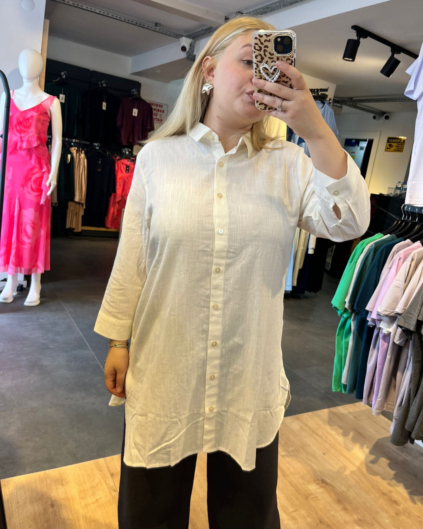 #beyaz #tunik #gömlek #kadınmoda #minimalstil #günlükkombin #rahatstil #trend #stil #fashion