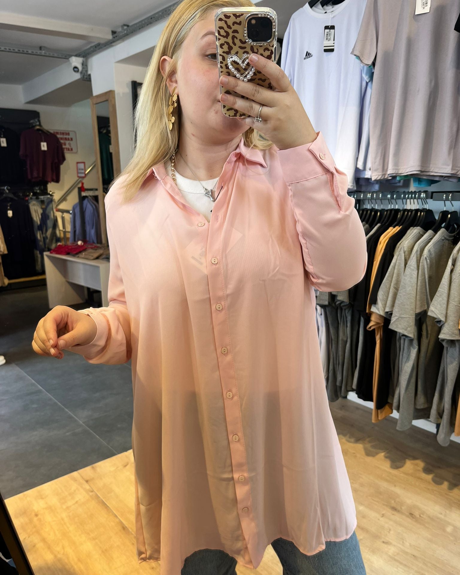 #açıkpembe #saten #tunik #gömlek #kadınmoda #şıkkombin #zarifstil #trend #fashion #stil