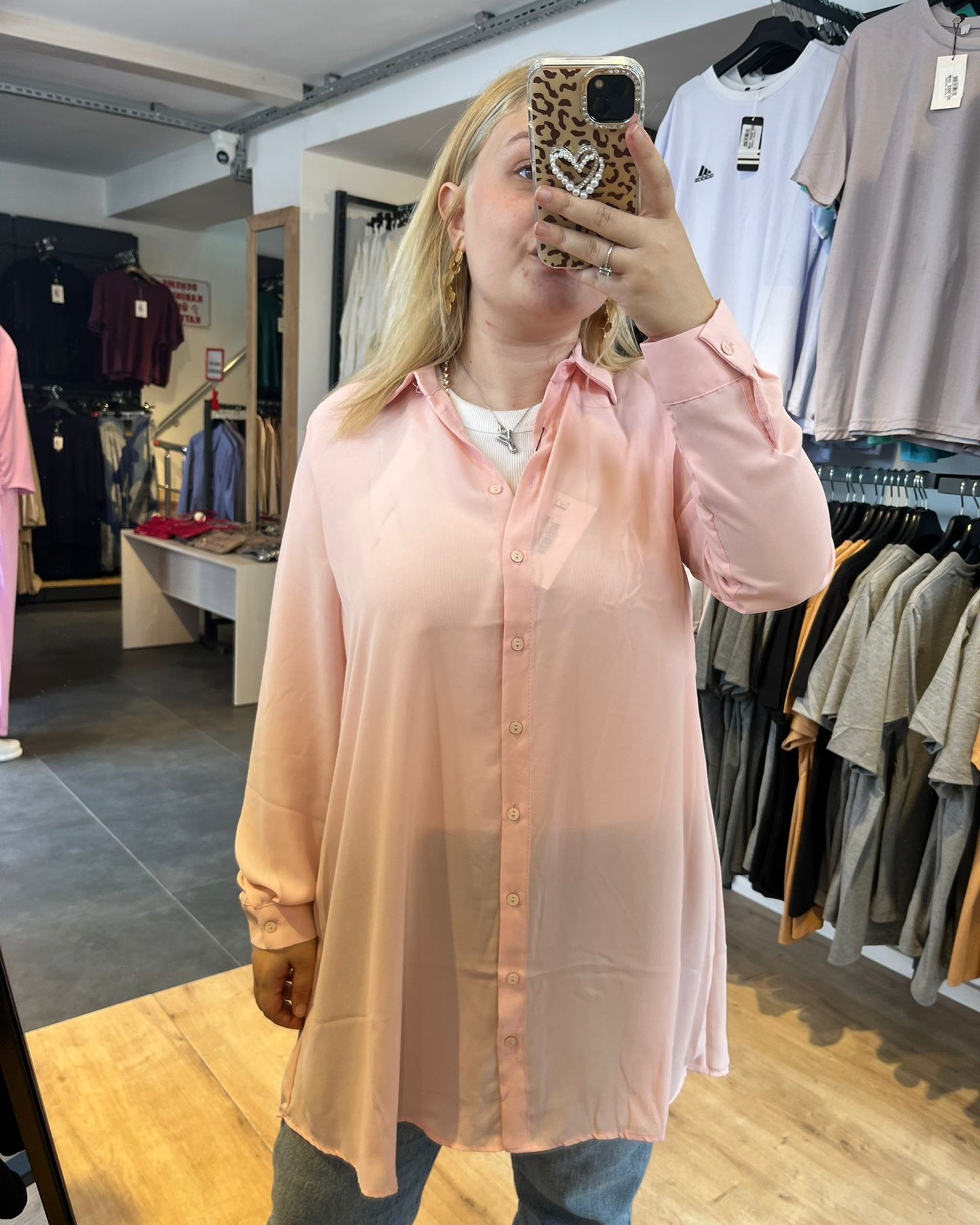 #açıkpembe #saten #tunik #gömlek #kadınmoda #şıkkombin #zarifstil #trend #fashion #stil
