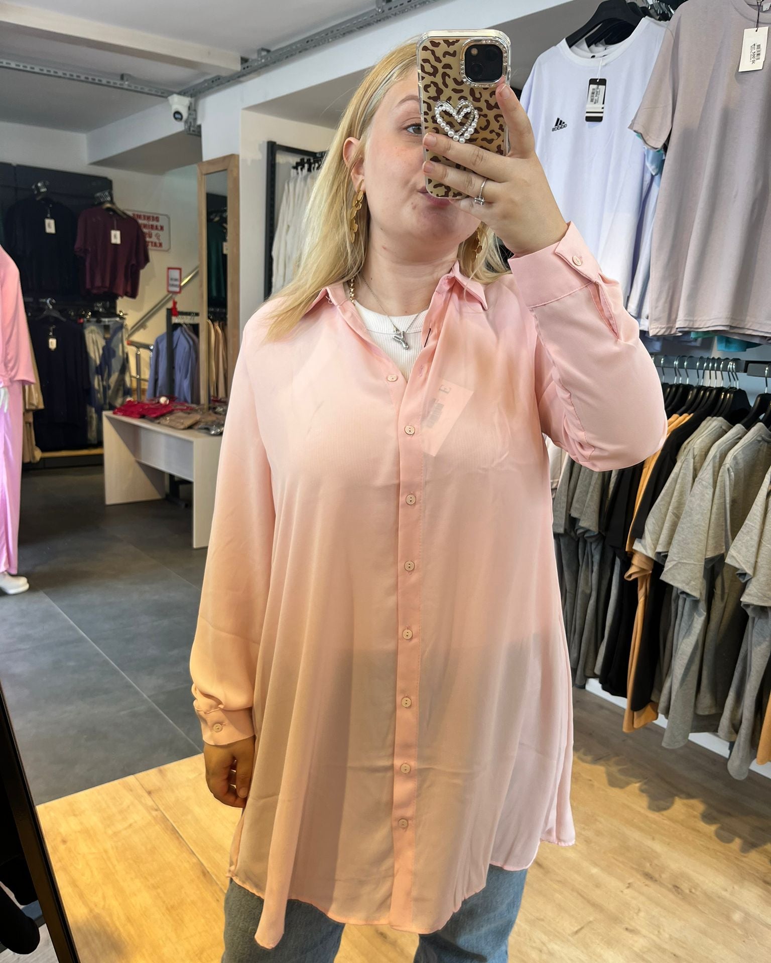 #açıkpembe #saten #tunik #gömlek #kadınmoda #şıkkombin #zarifstil #trend #fashion #stil