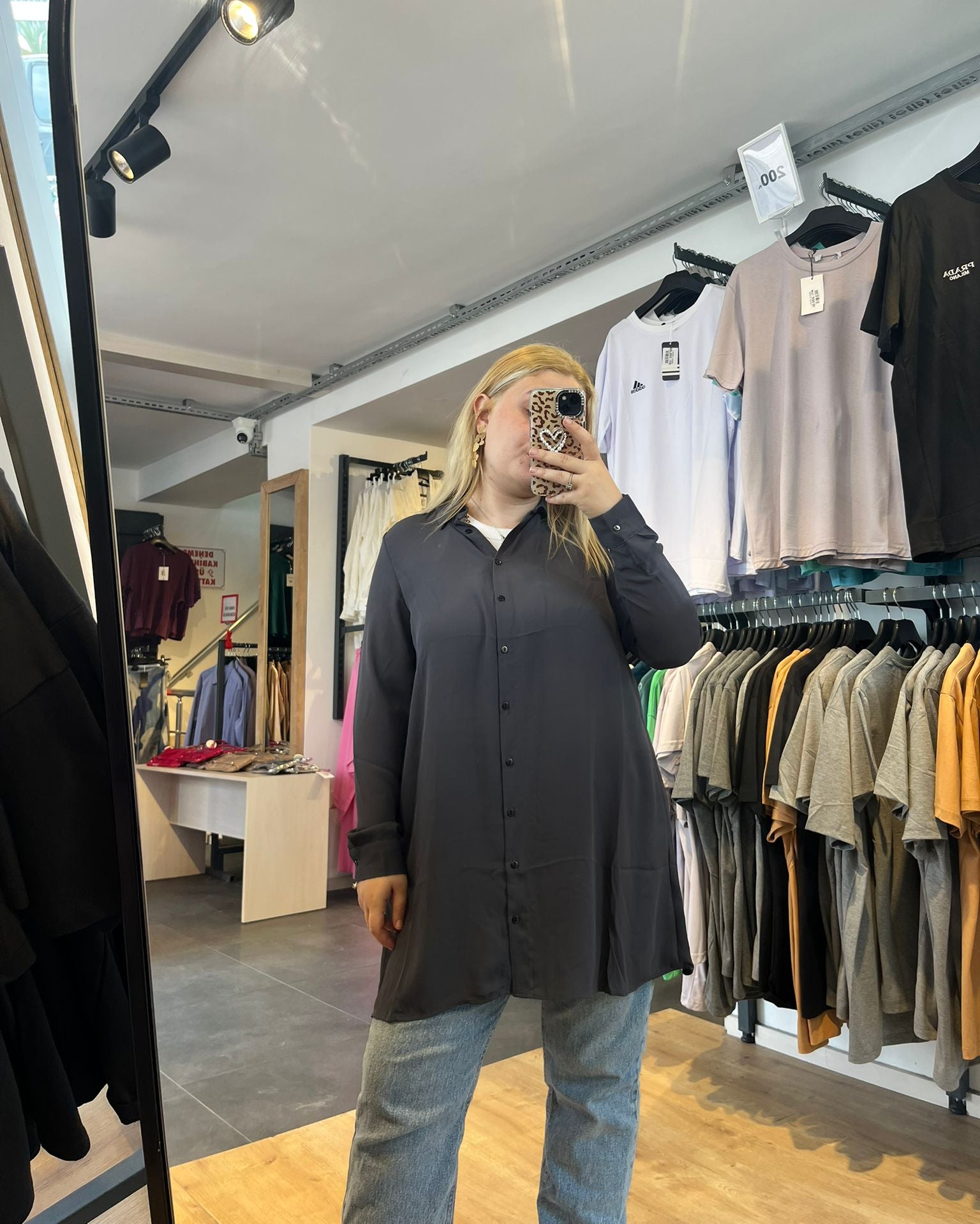 #gri #saten #tunik #gömlek #kadınmoda #minimalstil #şıkkombin #trend #fashion #stil