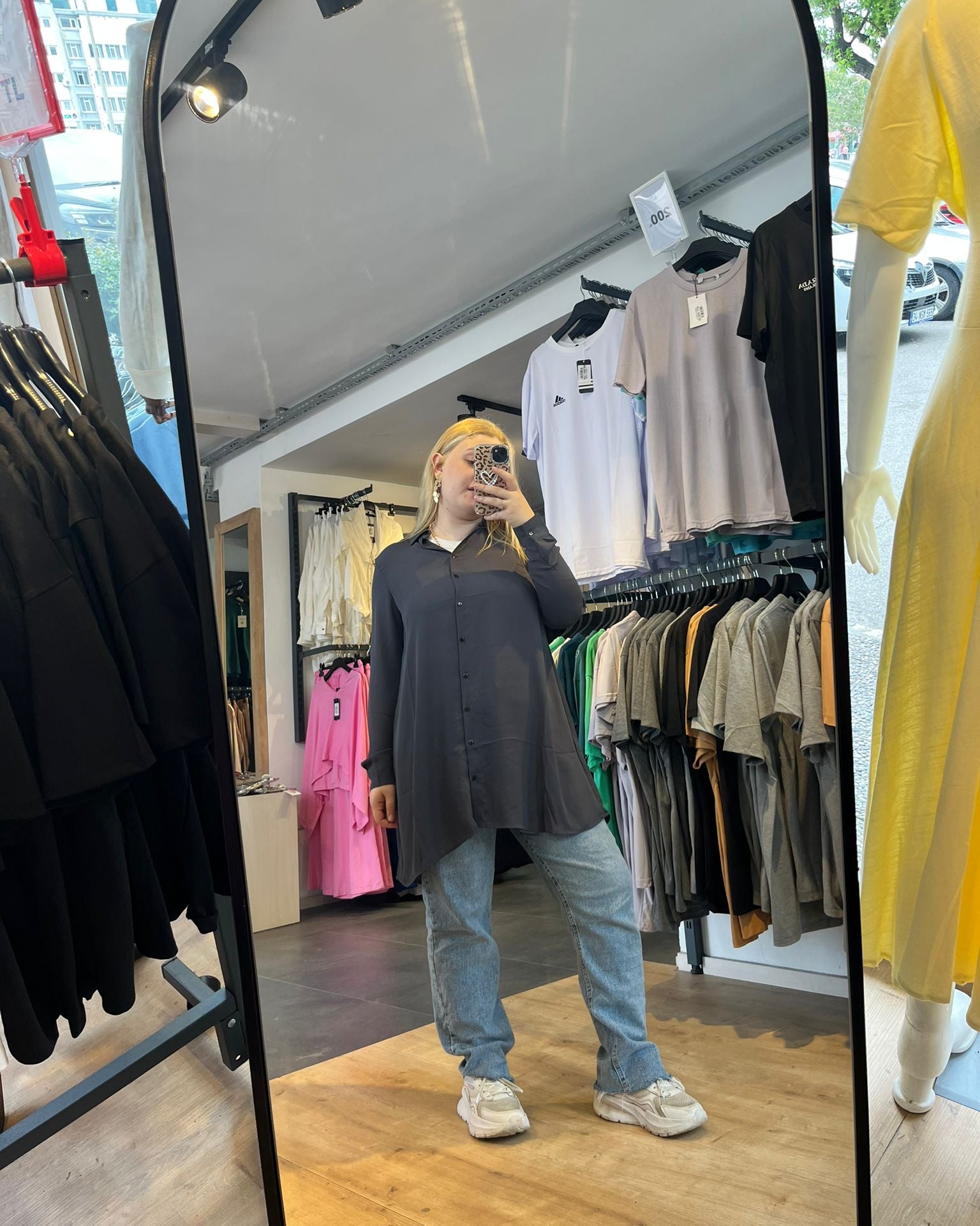 #gri #saten #tunik #gömlek #kadınmoda #minimalstil #şıkkombin #trend #fashion #stil