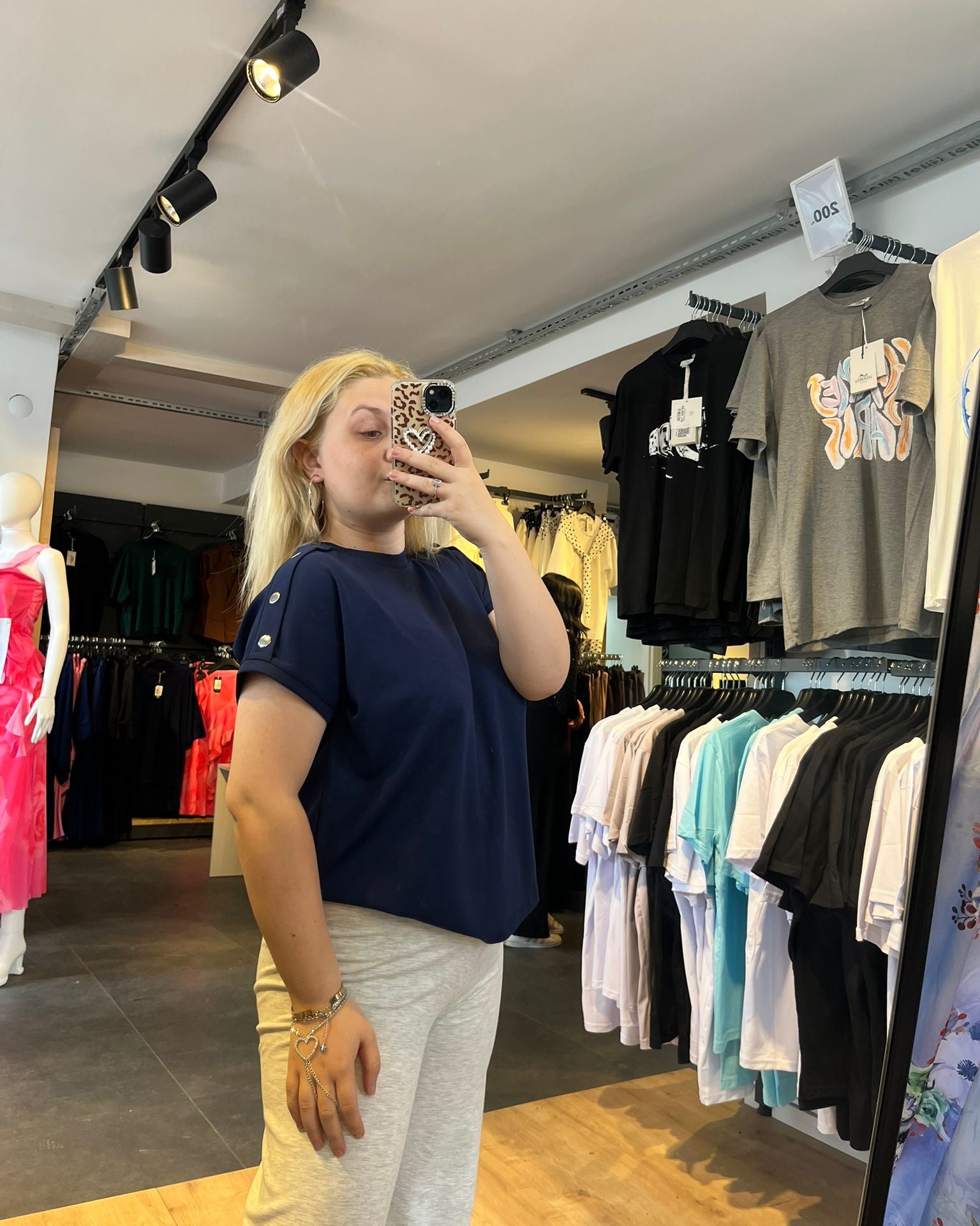 #lacivert #tshirt #basicstil #kadınmoda #günlükkombin #rahatstil #trend #minimal #fashion #stil