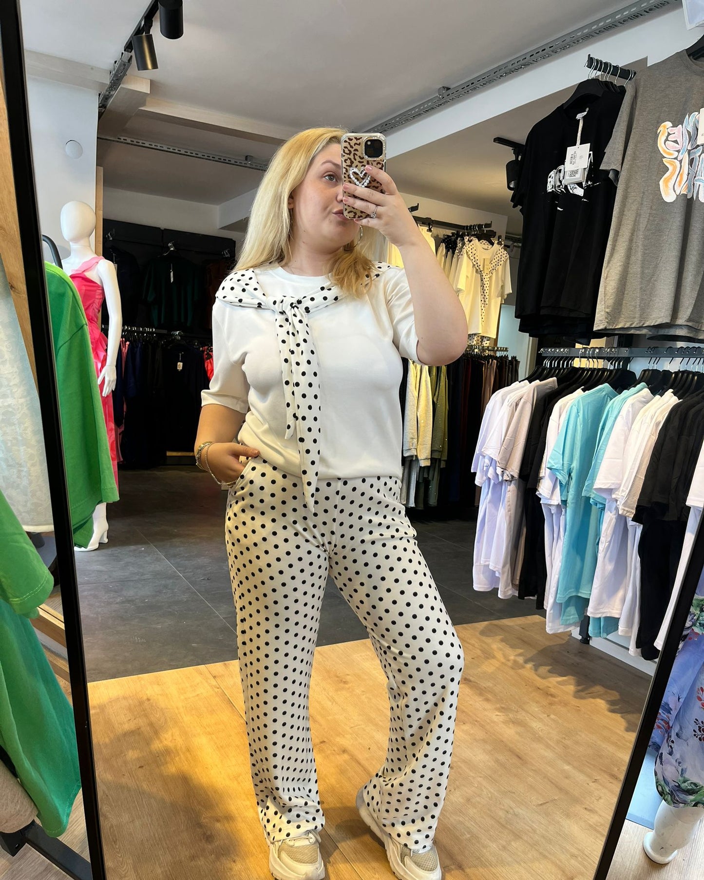 #beyaz #ikilitakım #modal #puantiye #fular #kadınmoda #şıkkombin #trend #fashion #stil