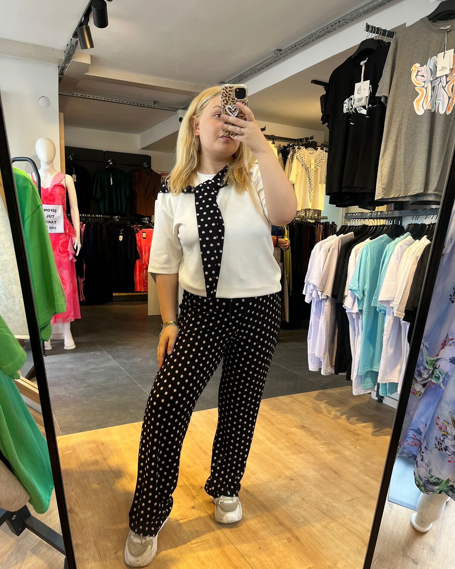 #siyah #ikilitakım #modal #puantiye #fular #kadınmoda #şıkkombin #trend #fashion #stil