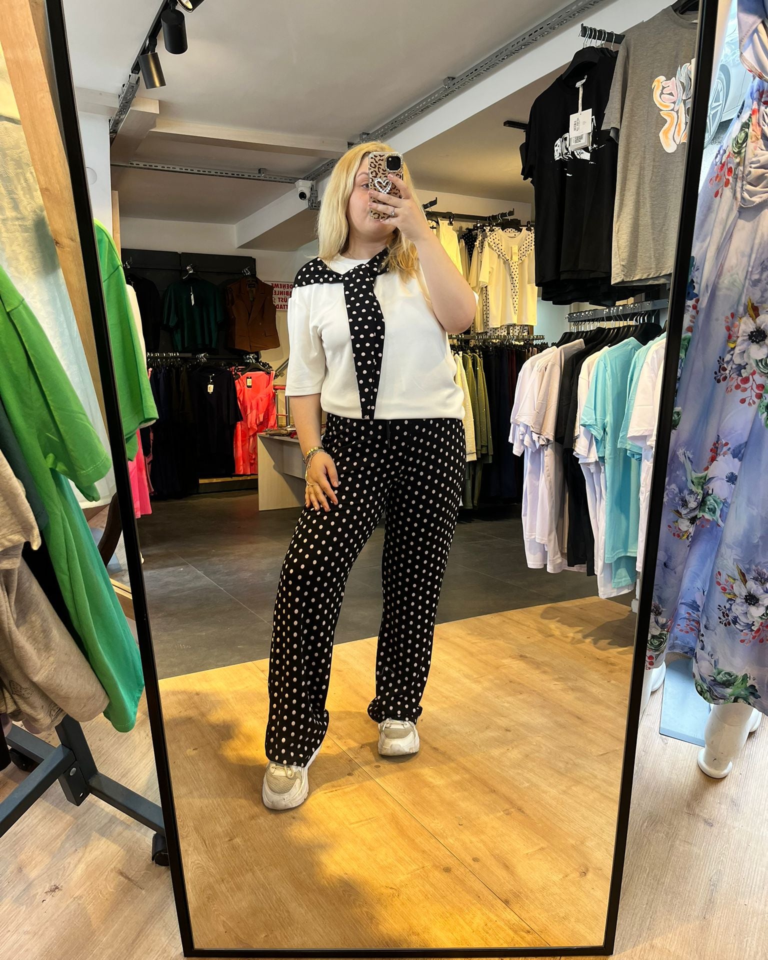 #siyah #ikilitakım #modal #puantiye #fular #kadınmoda #şıkkombin #trend #fashion #stil