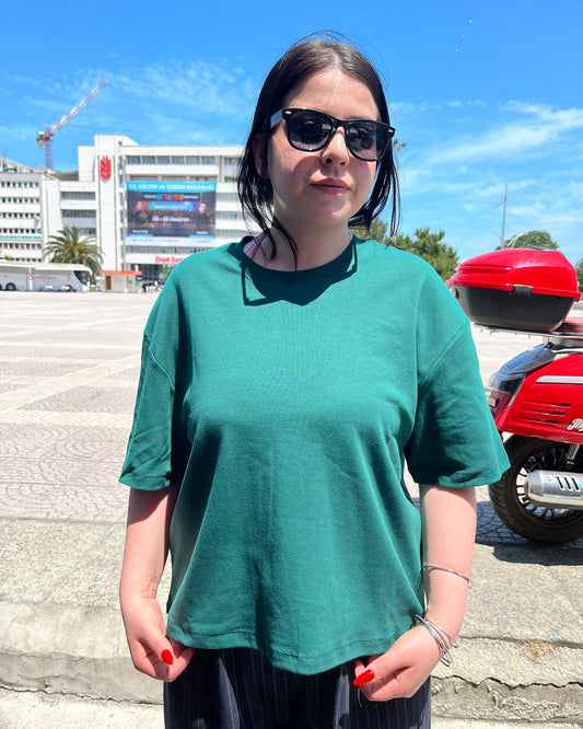 #yeşil #tshirt #basicstil #kadınmoda #günlükkombin #rahatgiyim #trend #stil #yazlıkstil #kombin