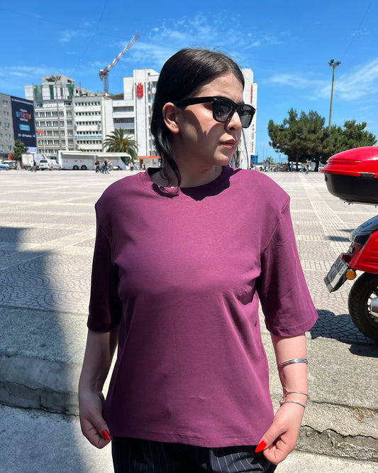 Mor Omuz Vatka Detaylı Bisiklet Yaka Kadın T-Shirt