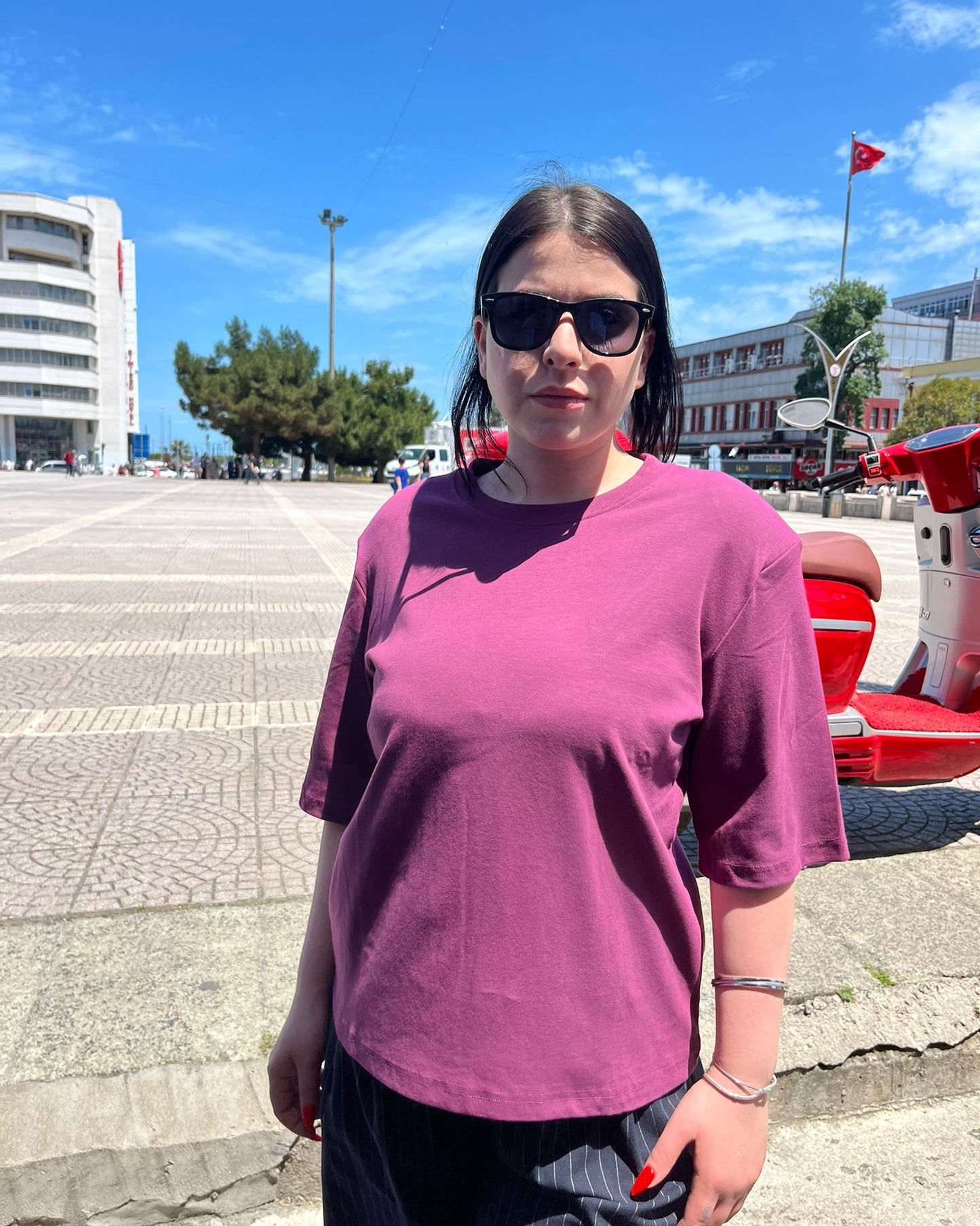 Mor Omuz Vatka Detaylı Bisiklet Yaka Kadın T-Shirt
