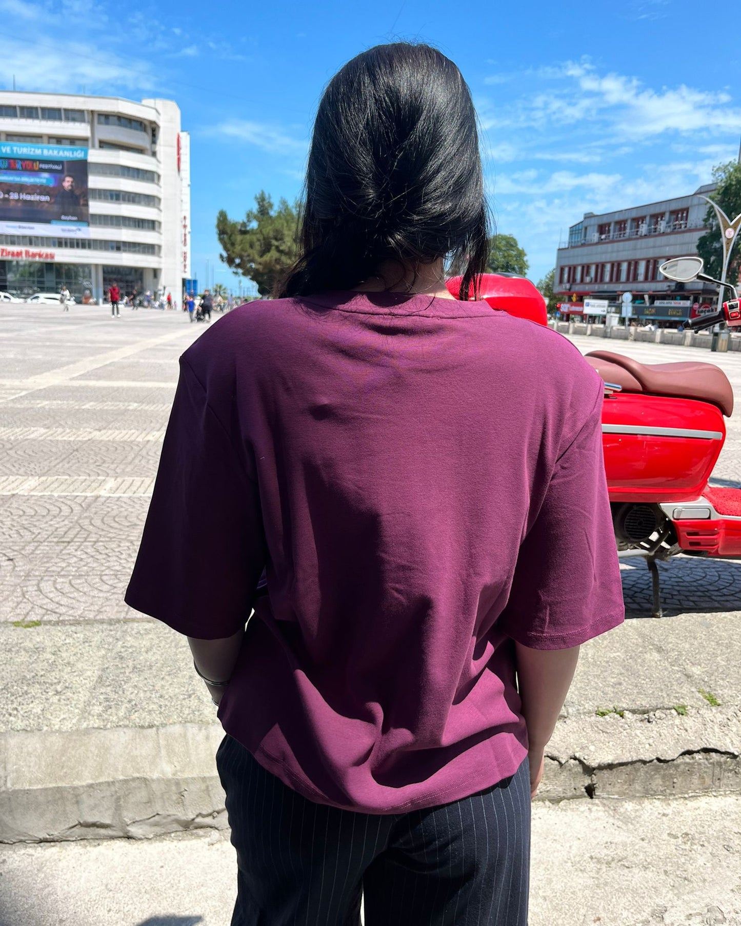 Mor Omuz Vatka Detaylı Bisiklet Yaka Kadın T-Shirt