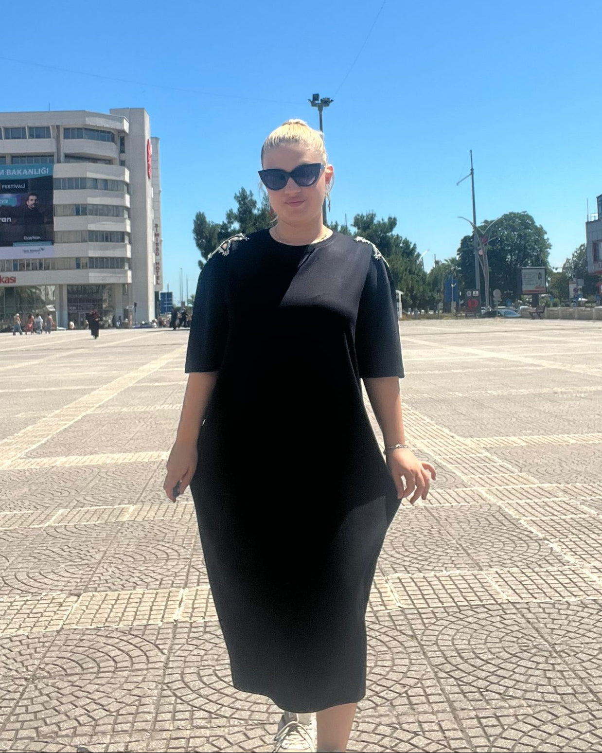 Siyah Omuz Boncuk Detaylı Salaş Penye Kadın Elbise (S-M-L-XL Beden | Rahat & Şık Tasarım)