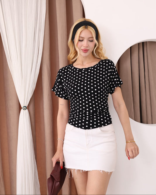 #siyahtshirt #puantiyeli #yarasakol #kadıntshirt #basicşıklık #günlükstil #kadınmoda #fashion #trend #stil