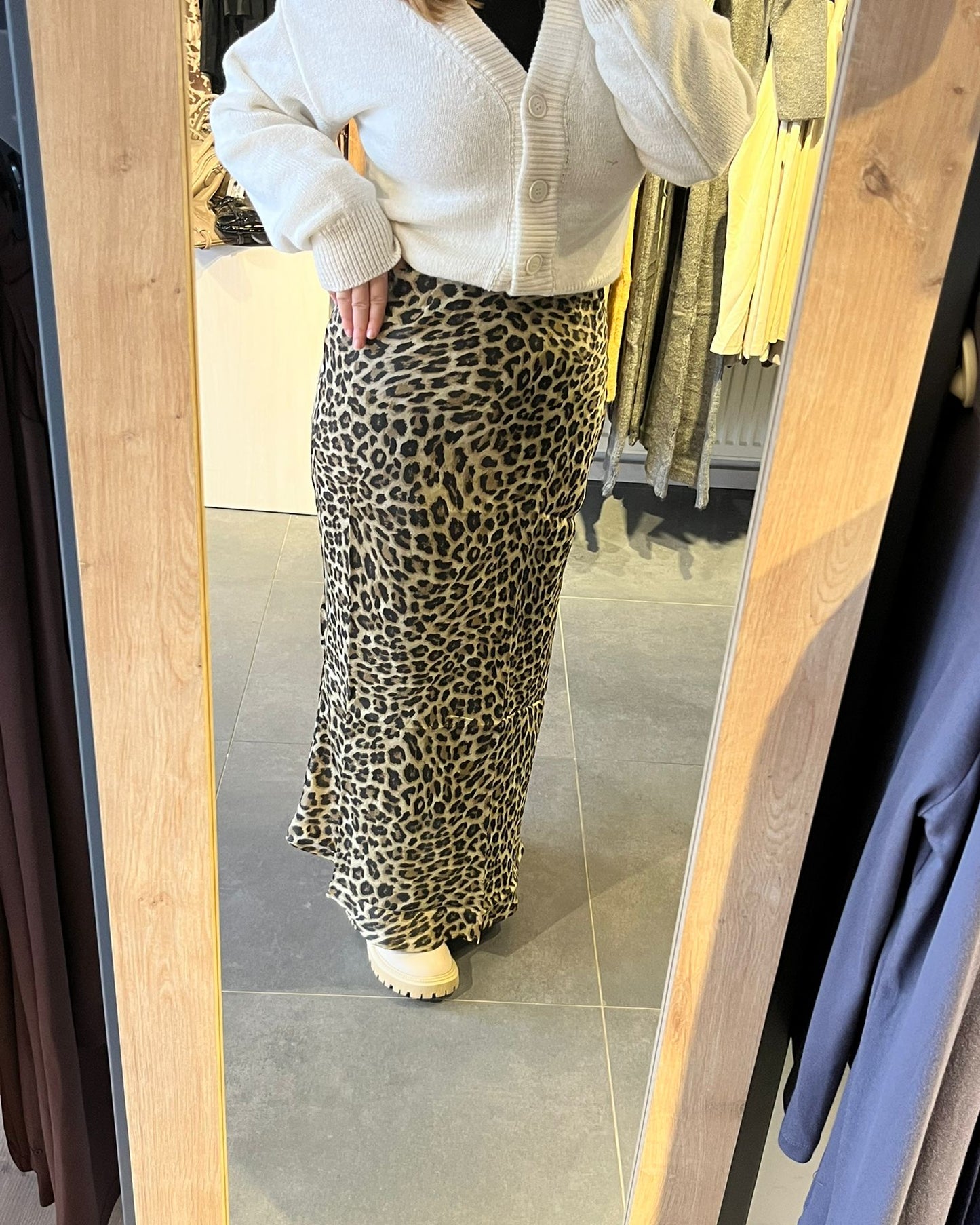 #leopar #satenetek #kadınetek #desenlitek #trend #şıkkombin #feminen #stil #kombin #moda