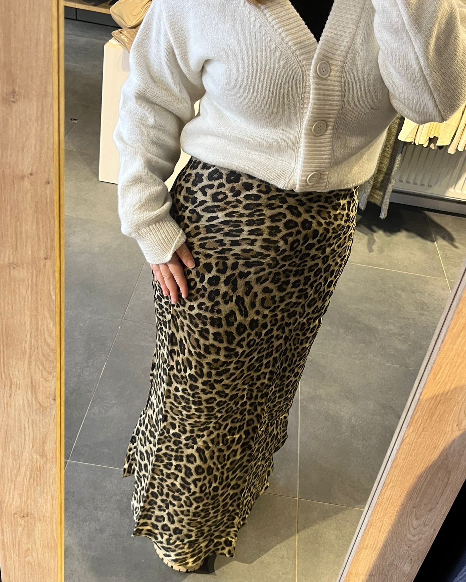 #leopar #satenetek #kadınetek #desenlitek #trend #şıkkombin #feminen #stil #kombin #moda