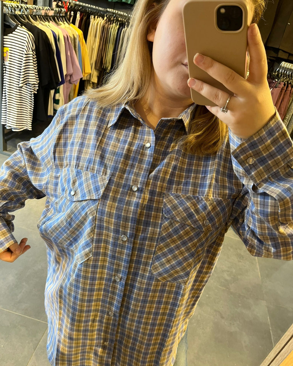 #ekose #mavi #gömlek #kadınmoda #günlükkombin #rahatstil #trend #casual #kombin #stil