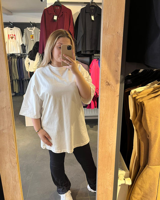 #beyaz #oversize #tshirt #basic #minimal #streetwear #unisex #rahatstil #kombin #stil